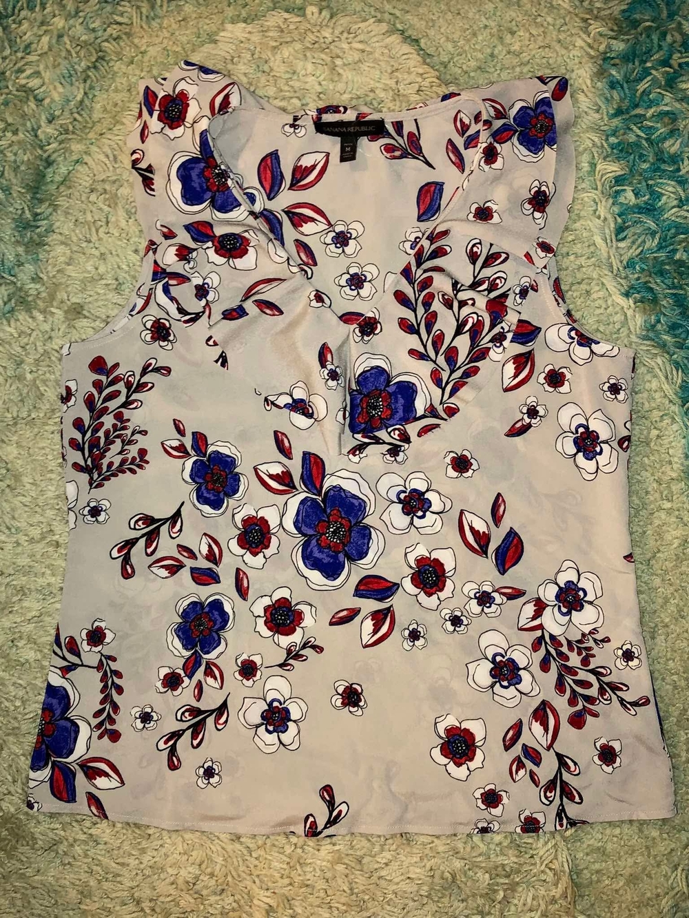 Banana Republic light grey sleeveless floral ruffle blouse